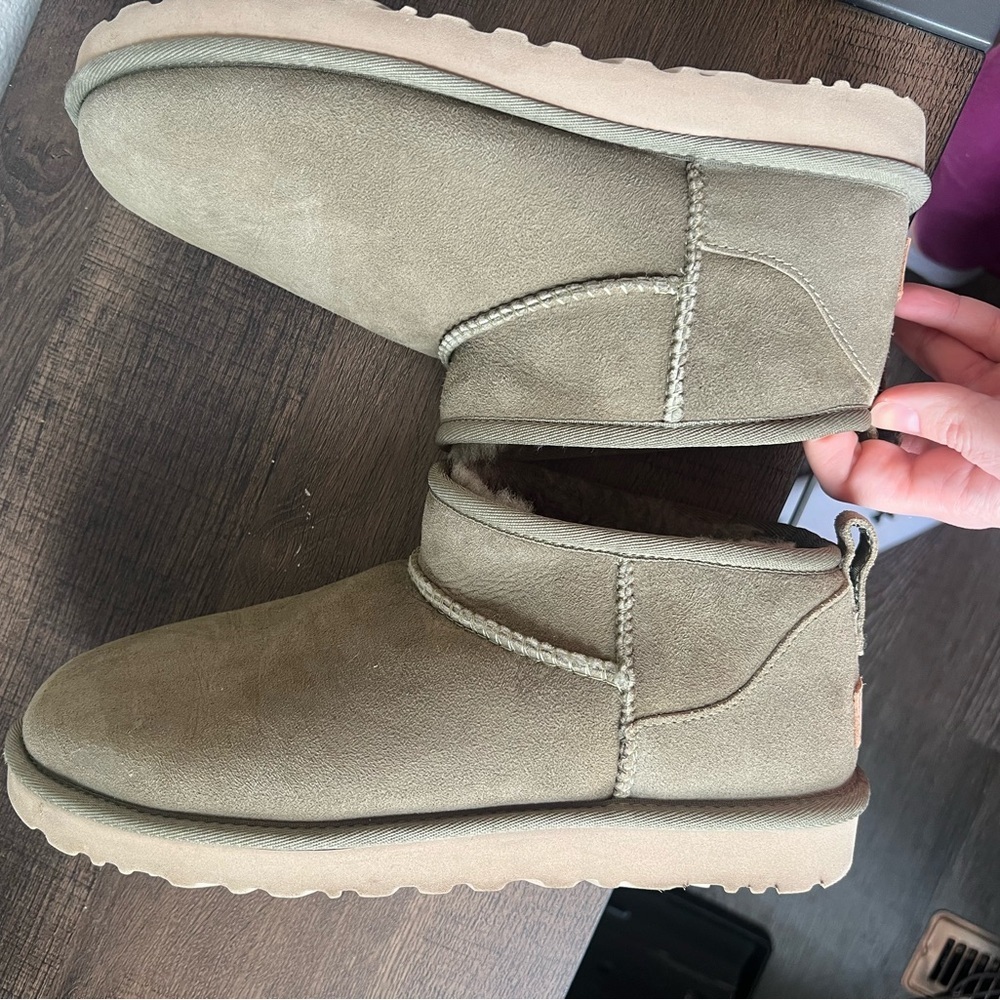 Women’s Ultra Mini Uggs - Picture 4 of 6
